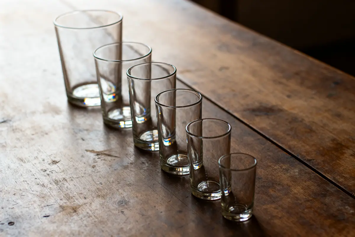 Disposition des verres sur la table : règles clés pour un dressage parfait