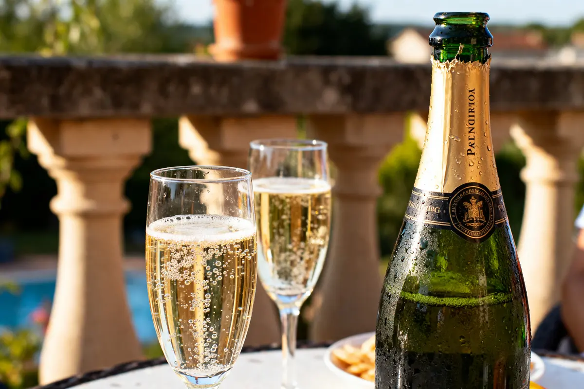Température de service du Champagne : Quelle est la bonne ?