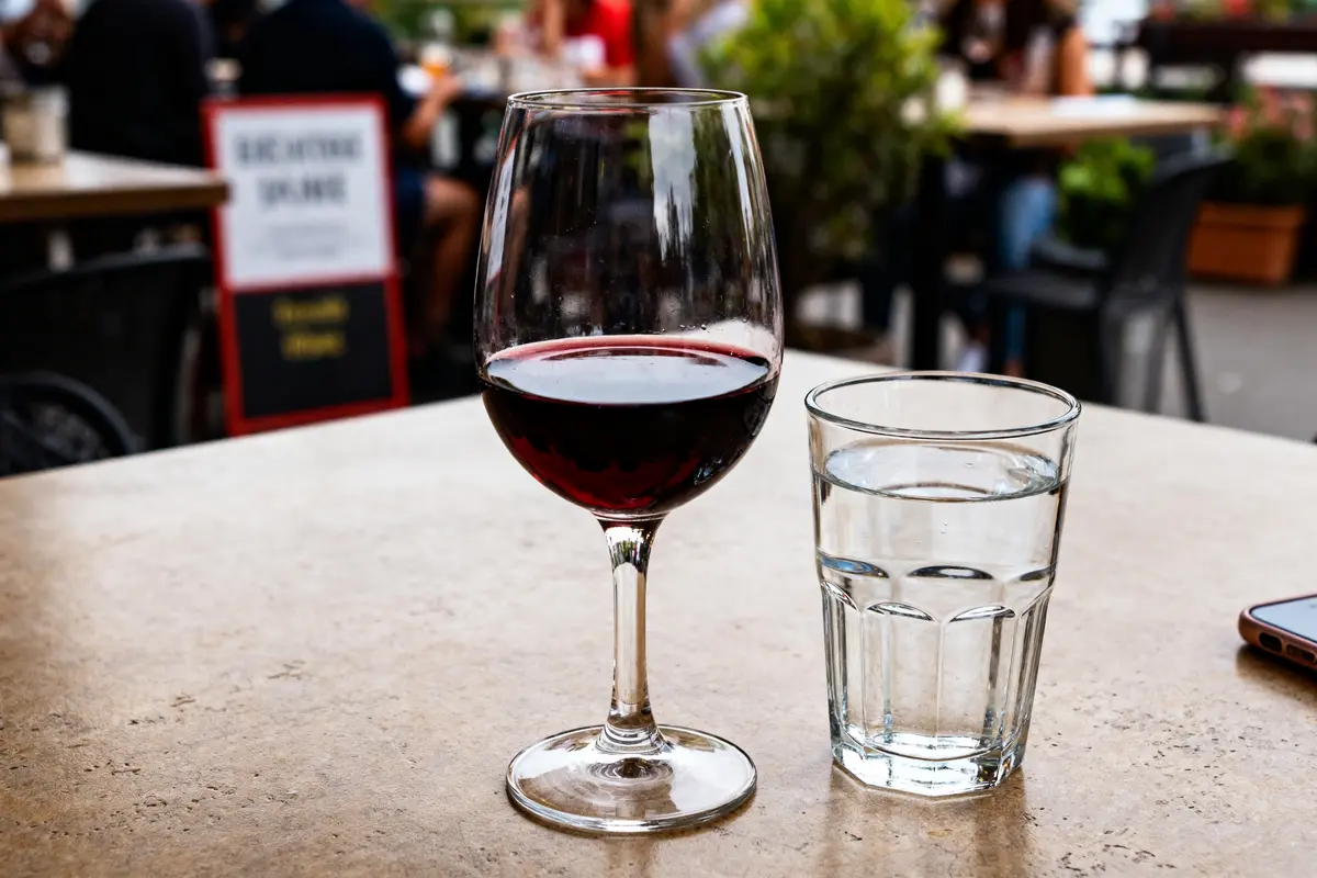 Verre à vin et verre à eau : Choisir et disposer avec élégance