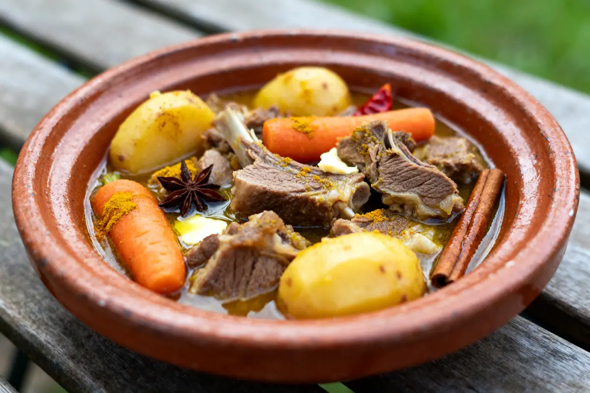 Recette de navarin d’agneau en tajine aux épices fondantes